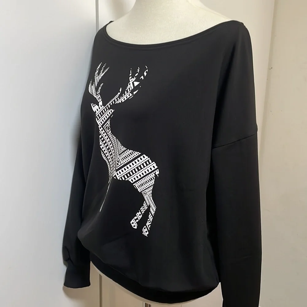 Off Shoulder Winter Holiday * Black & White * Deer Holiday Sweatshirt Size Small